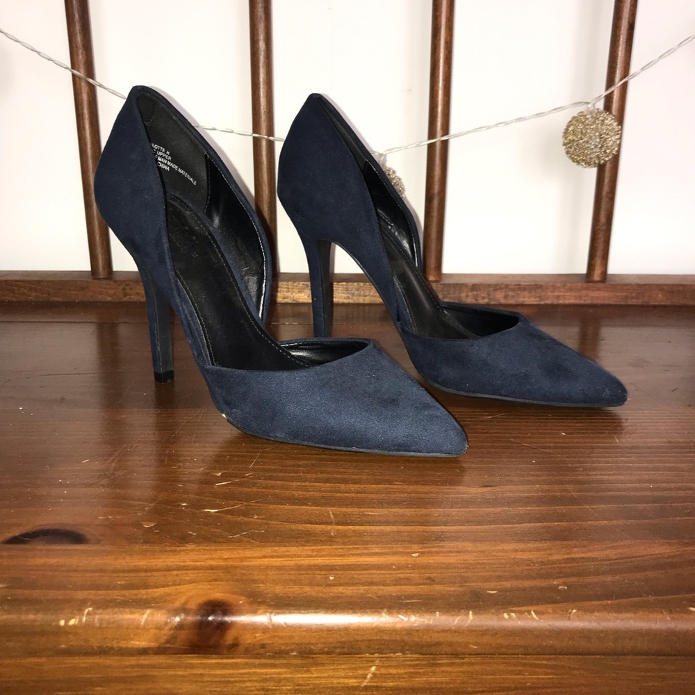 Pointed toe heels